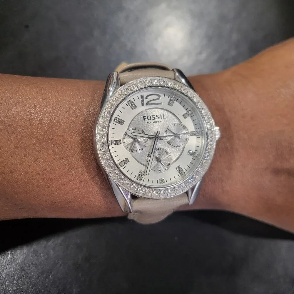 FOSSIL Gray ANALOG LEATHER 18MM Watch Rhinestones ESS-132 Silver